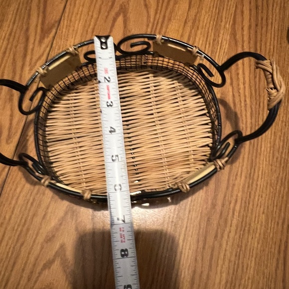 Vintage cast iron and grape tiles oval wicker basket - Picture 3 of 5